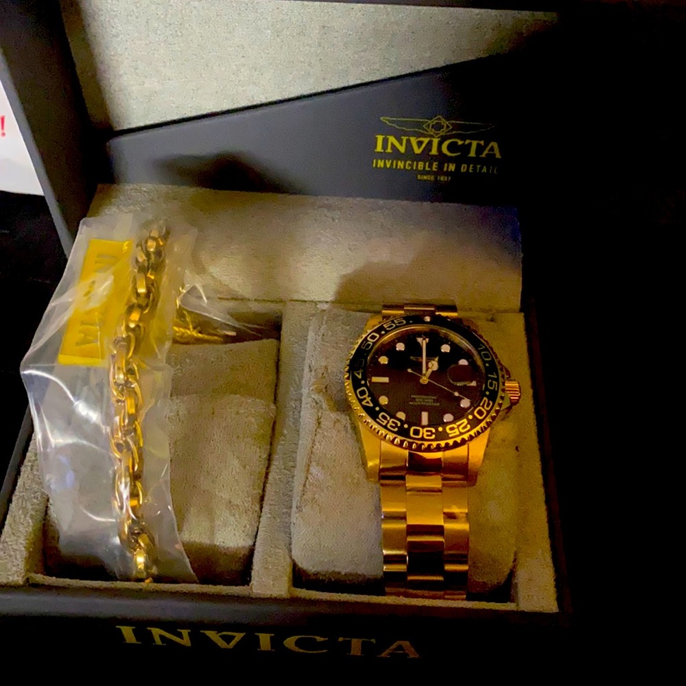 BRAND NEW  GOLD INVICTA WATCH & BRACLET SET